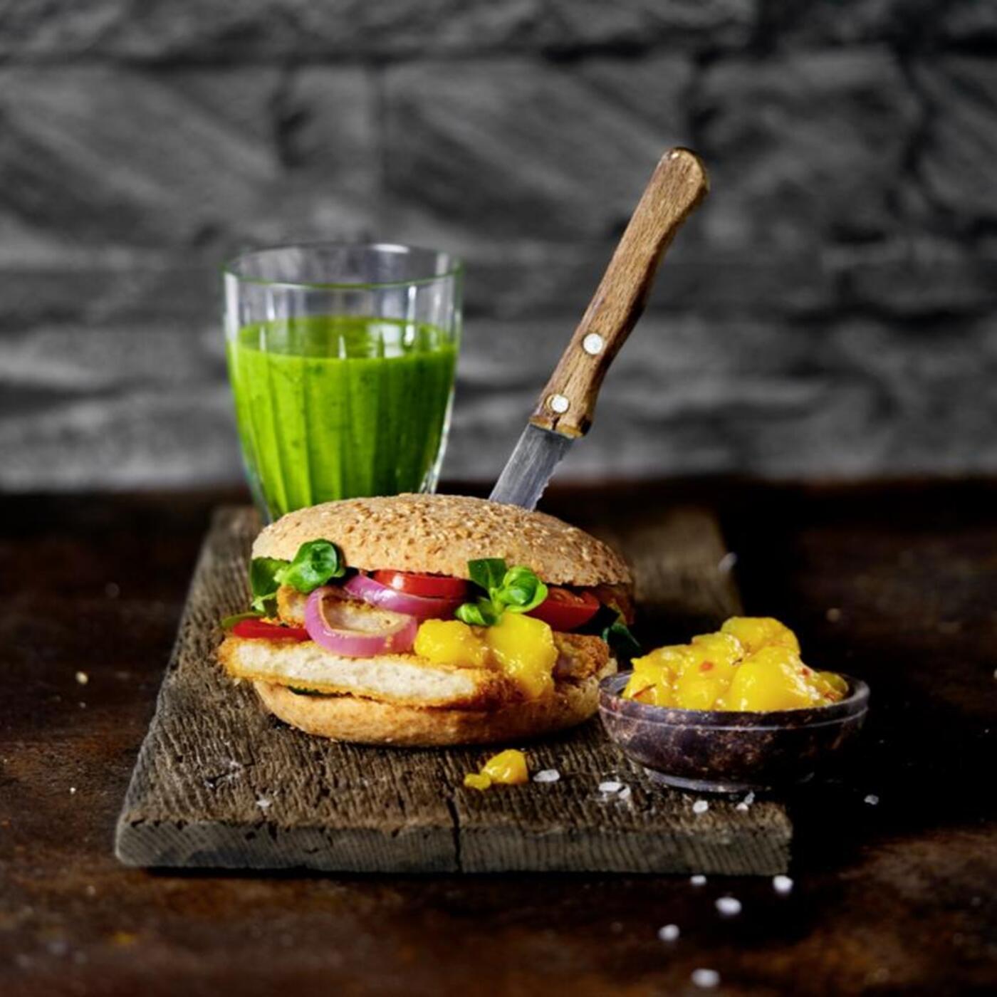 VEGANtischer Schnitzelburger mit Mangochutney | bofrost*Rezepte