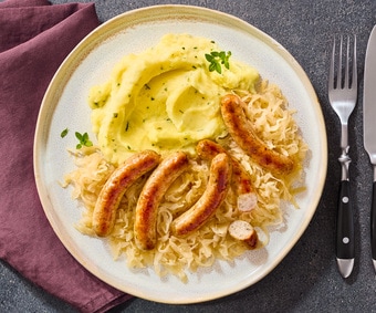 Schlemmer-Menü: Nürnberger Rostbratwürstchen auf Weinsauerkraut (Artikelnummer 01679)