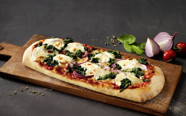 Pizza alla Romana Spinaci Cipolla Rossa e Mascarpone (Artikelnummer 10416)